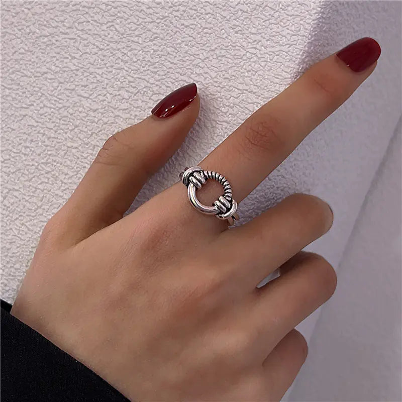 Simple Vintage Women's Fashion Ring